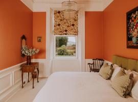 The Pheasant Lodge Spacious Georgian Apartment with Log Fire and Garden Views, hotel a Grange Over Sands