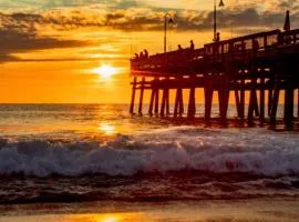 Oceanfront Beach Condo, Pool, Gym, Fishing Surfing