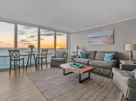 Beachfront Condo/ Pool/ Surfing/ Fishing / EW 1202