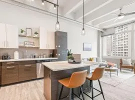 LUXE 2BR Condo with Downtown ATL view
