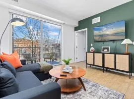 Cozy 2BR Retreat near Downtown