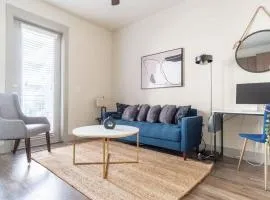 Boulevard Stays Dashing King 1 BR Suite Pool Parking Gym M