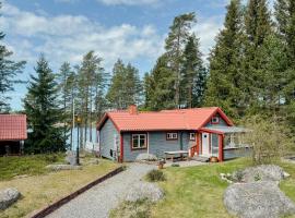 Semesterhus Vid Sjön Med Bastu Nära Karlskoga – hotel w mieście Karlskoga