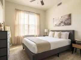 Modern 1BR Chic Retreat Pool Gym Parking