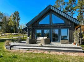 Archipelago House With Sea View On Björkö، فندق في Björkö