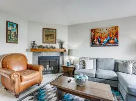 Lake-View Townhome with Pool Access in Houston Area!