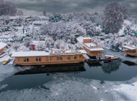 Floating Luxury Group Of Houseboats, Hotel in Srinagar