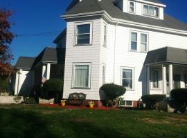 Château sur Mer Bed & Breakfast、ウィンスロップのビーチ・ホテル