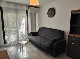 Studio climatisé, jardin et parking privatif