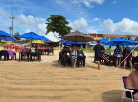 Pousada Perini Beach, Hotel in Fundão