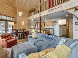 4-Season Recreation Secluded Pike River Cabin, hotel din Tower