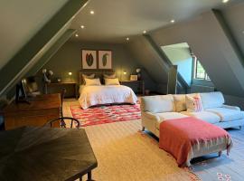 The Studio - a stylish, rural retreat, hótel í Daventry