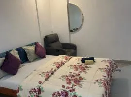 Qutub cinema loft with bathtub
