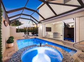 3 Minutes To Beach, Dining, & Nightlife, 4 Bedroom, 4 Bathroom, Equipped With Pool & Spa Lux Family Home Sleeps 10, Hotel in Naples