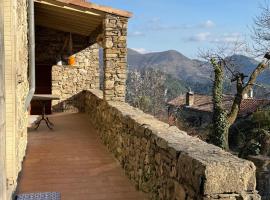 Maison de Léo Bas au cœur des Cévennes, hôtel à Sumène