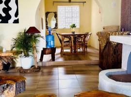 Nguruma house of travellers and tours، فندق في أروشا