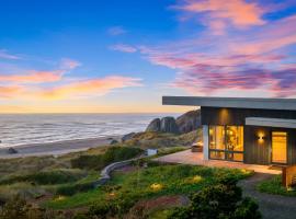 Bandon Beach - Ocean View, Hot Tub & Beach Access, hotel v destinaci Bandon