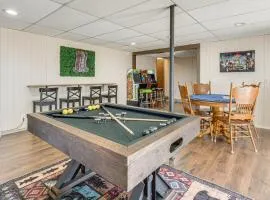 Hot Tub & Views! 'Squatch’s Place' in Blairsville