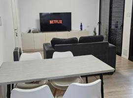 Departamento, con cochera y patio, hotel en Morteros