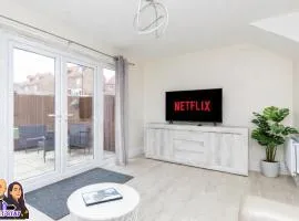 Kirkstall by Alt-Stay Contractor Accommodation - 4 Bed Contractor Home With Parking, Wi-Fi & Full Kitchen - Ideal For Long stays