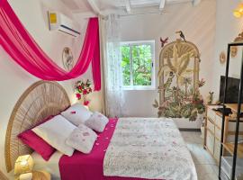 Au Paradis des oiseaux, hotel amb banyeres d'hidromassatge a Saint-Fran&ccedil;ois