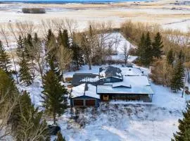 Executive Acreage 3 King Beds Fireplace AC