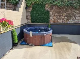 Prime Wexford Town Location 4 bed Townhouse with Hot Tub