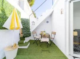 Charming 4-bedroom House with terrace