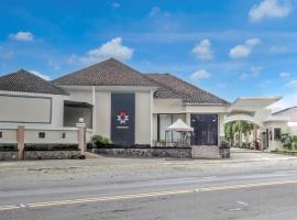 Townhouse Oak near Sokaraja Purwokerto formely Magnum Hotel & Resort، فندق في بوروكيرتو