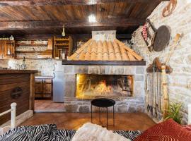 Hrvace में, होटल Old Oak Villa-house with Private Heated Pool, Authentic Tavern & BBQ