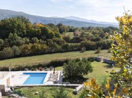 Old Oak Villa-house with heated Pool and BBQ