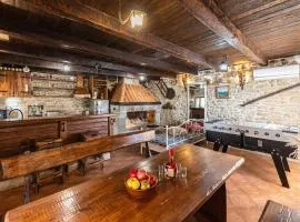 Old Oak Villa-house with heated Pool and BBQ