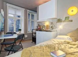 Cozy Central Studio by the Bus Station