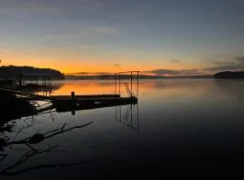 LAKE Views-Dock-FISH-Jacuzzi-Boat Rental service