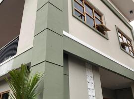 Amirah Syariah Guest House, hôtel à Lumajang