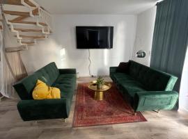 Urban house for families and Berlin tourists, hotel i Teltow