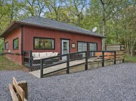 Family Pet-Friendly w River Access Hot Tub Great Views