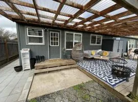 Private Entrance Room 3 Miles from Eugene Airport