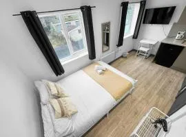 133 Wood Green Studios to Central London