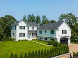 Sprawling Home 1 Mi to Downtown