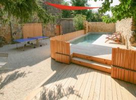 Très belle maison calme et authentique à Cornillon, Hotel in Cornillon