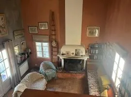 Maison atypique en pleine nature face au Luberon