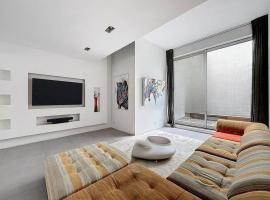 Rue Danton - Champ de Paris Residence, Hotel in Clamart