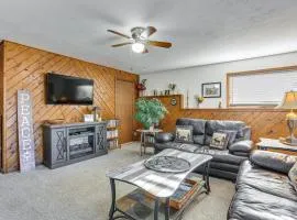 Pet-Friendly Pine Home Near Hiking and Fishing!