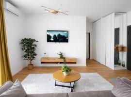 Otopeni Airport Therme-Free Parking-Self Check-in, Hotel in Tunari