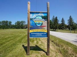 Whitewater Cottage & RV Resort, hotel u gradu Foresters Falls