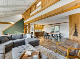 Resort-Style Community! Quechee Chalet with Deck, Hotel in Quechee