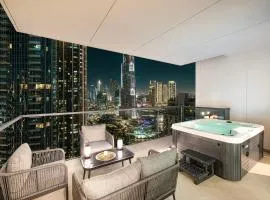 Luxury Downtown 3 Bedroom and Maid Room Apartment with amazing Burj View and Private Jacuzzi on a large Balcony