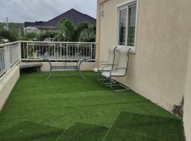 Palm Villa Residence, hotel di Kupuis