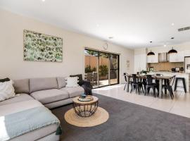 Home Away in Flora Hill, hotel i Kennington